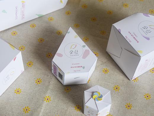 化妝品包裝（個(gè)人主頁(yè)-ZMzM0NTIxNzY=） - 包裝 - 站酷設(shè)計(jì)師阿慶吖原創(chuàng)素材 - 站酷ZCOOL