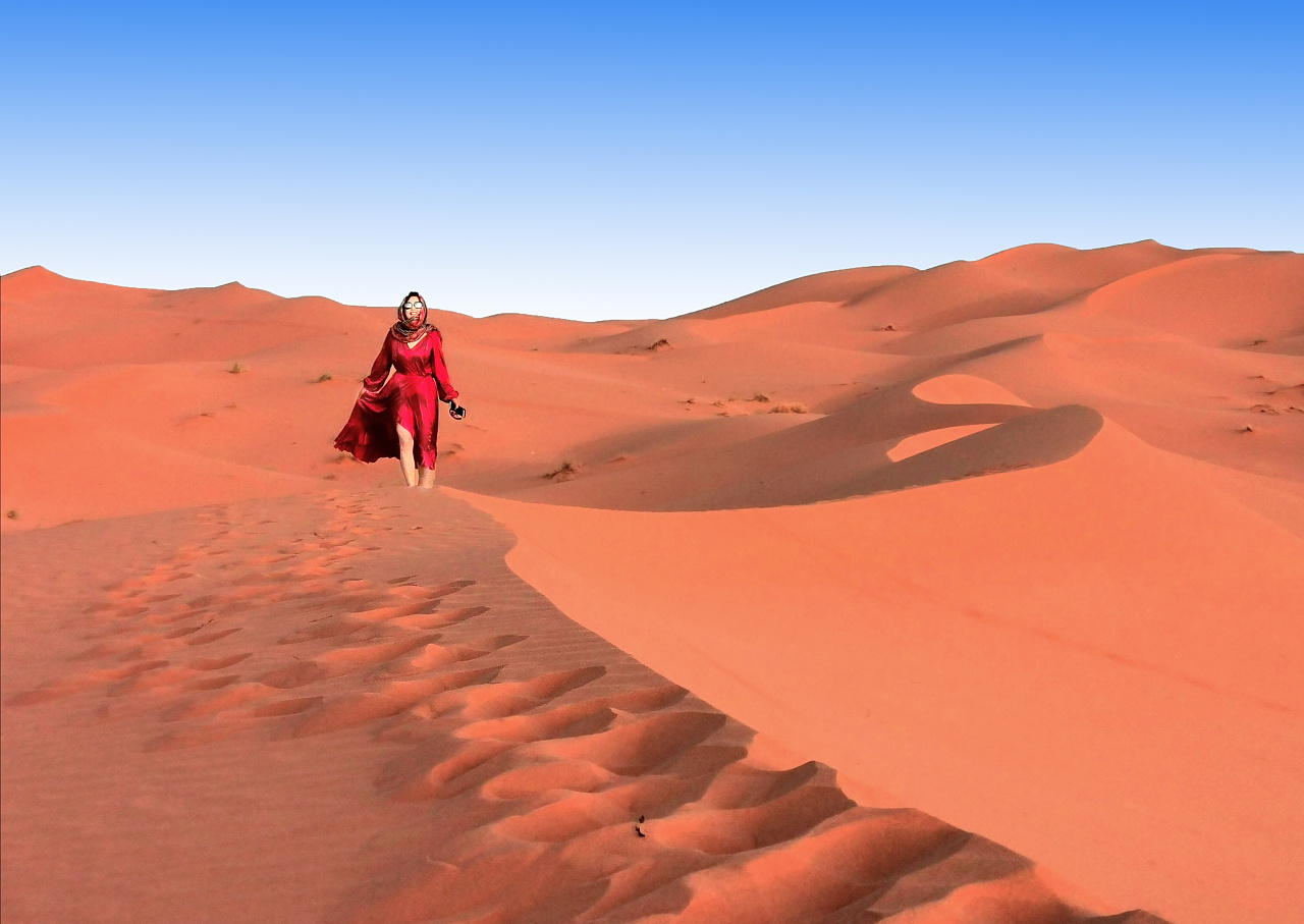 去不了三毛笔下的撒哈拉沙漠 就去库布齐沙漠骑骆驼