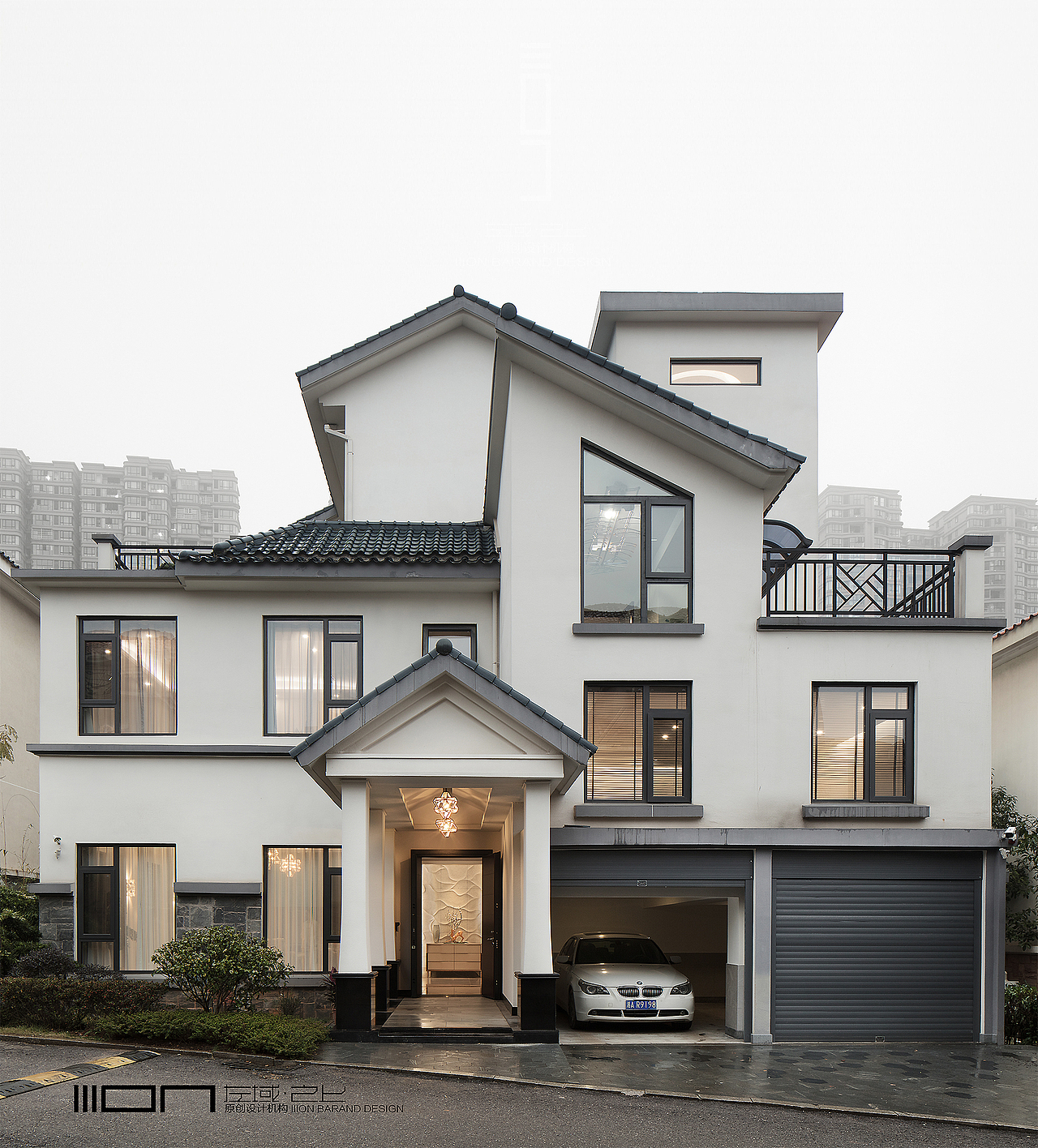 遥望天涯路,眷鸟知归途。小鸟眷恋着归途,我们每个人也眷恋着归家。作为一个资深卓越的设计师,给房主打造拥有一个属于自己“Dream home”。历经时光的沉淀中,糅合时尚与经典、美术与功能,配以国际化视野和专属定制的全新创意,为房主带来更丰富多元的全新居住体验。