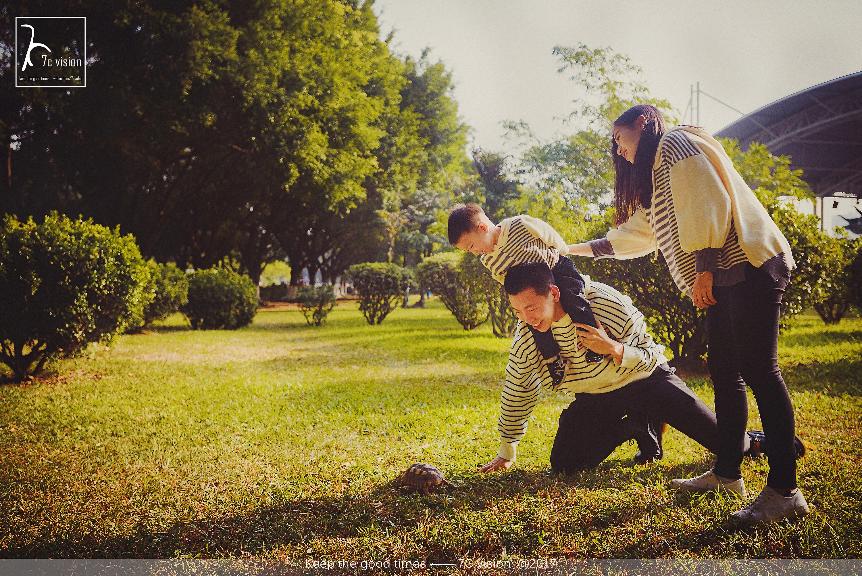 亲子照#你们的笑容温暖着我们