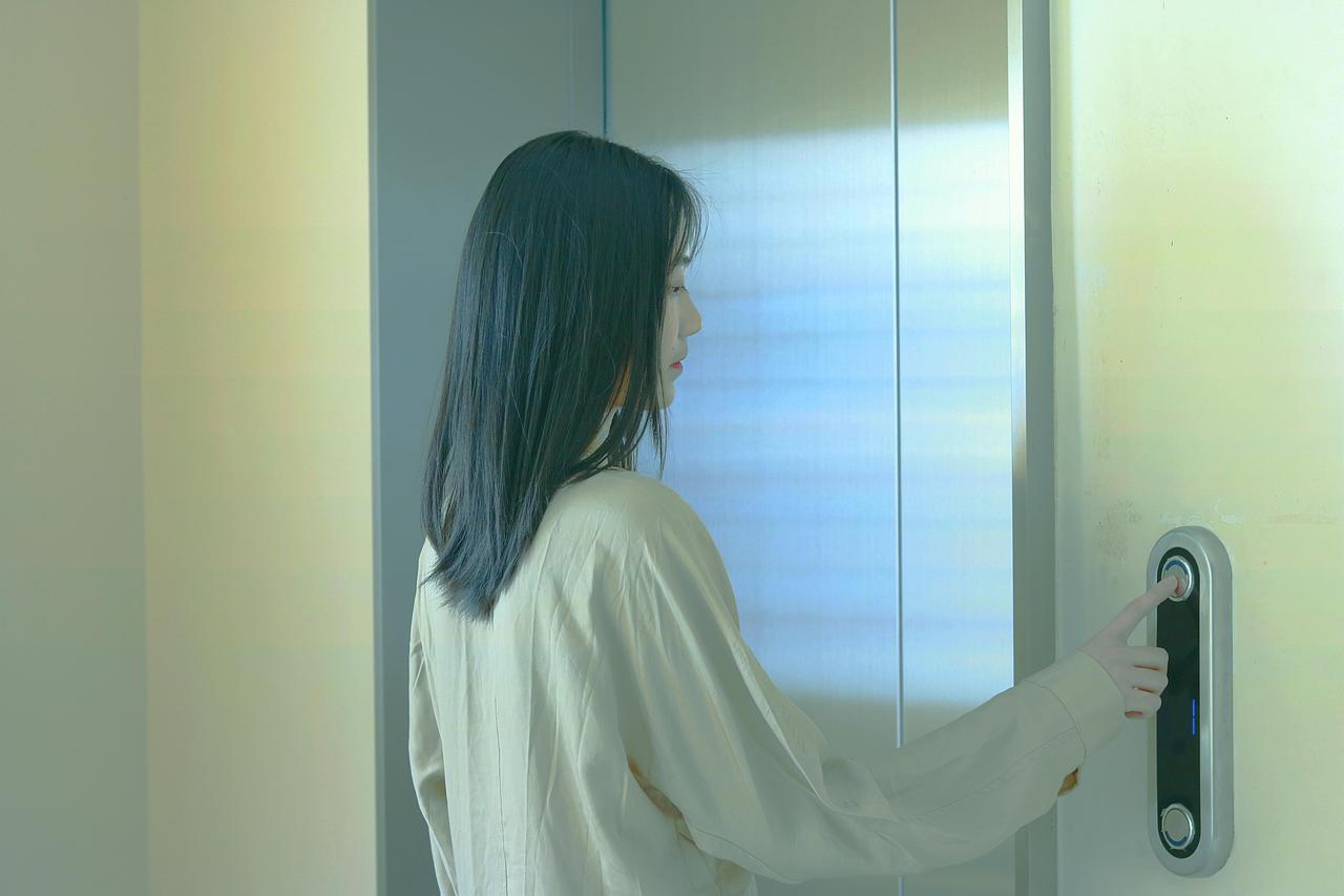 楼 ticktack（图ZMTczMjYwNzcy） - 人像摄影 - 站酷设计师LYSDA原创素材 - 站酷ZCOOL