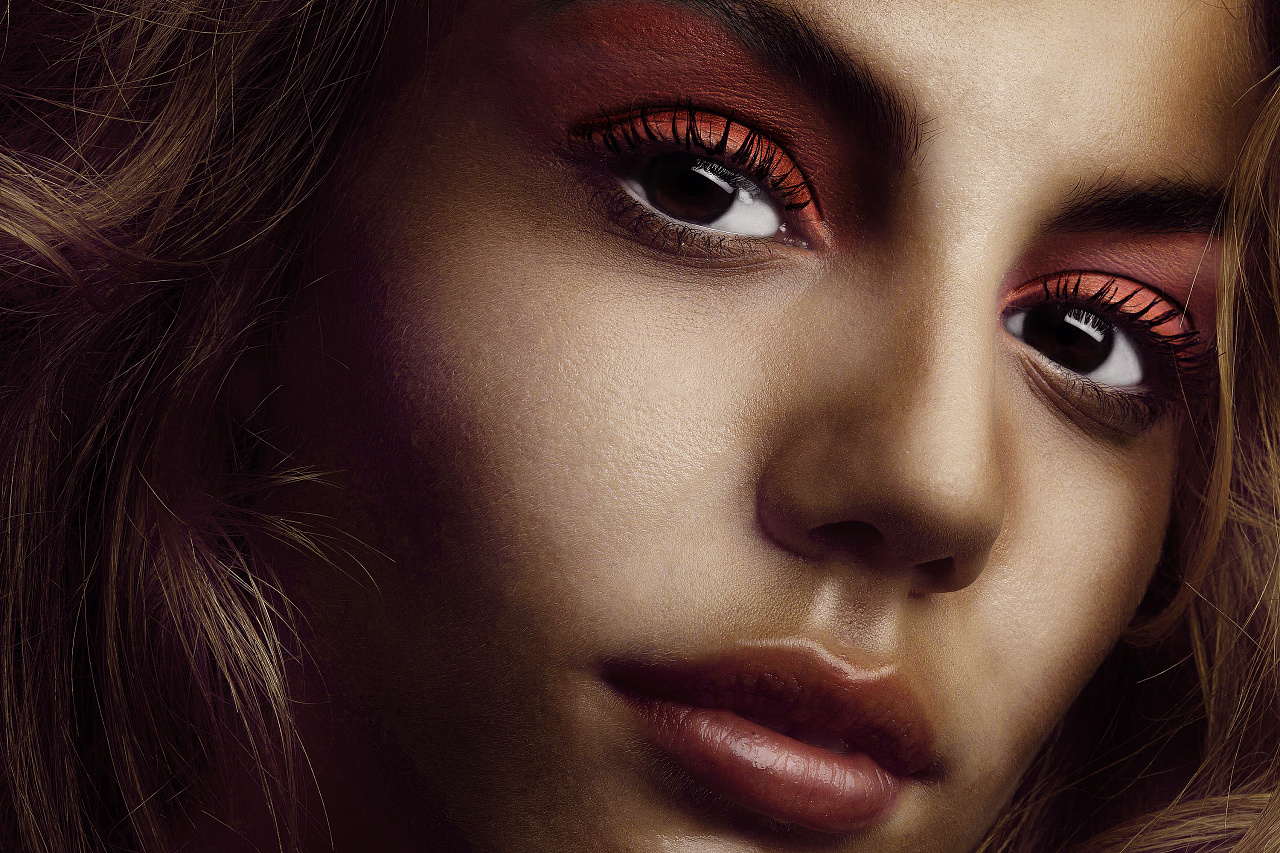 中性灰人像产品高低频精修部分素材来源网络