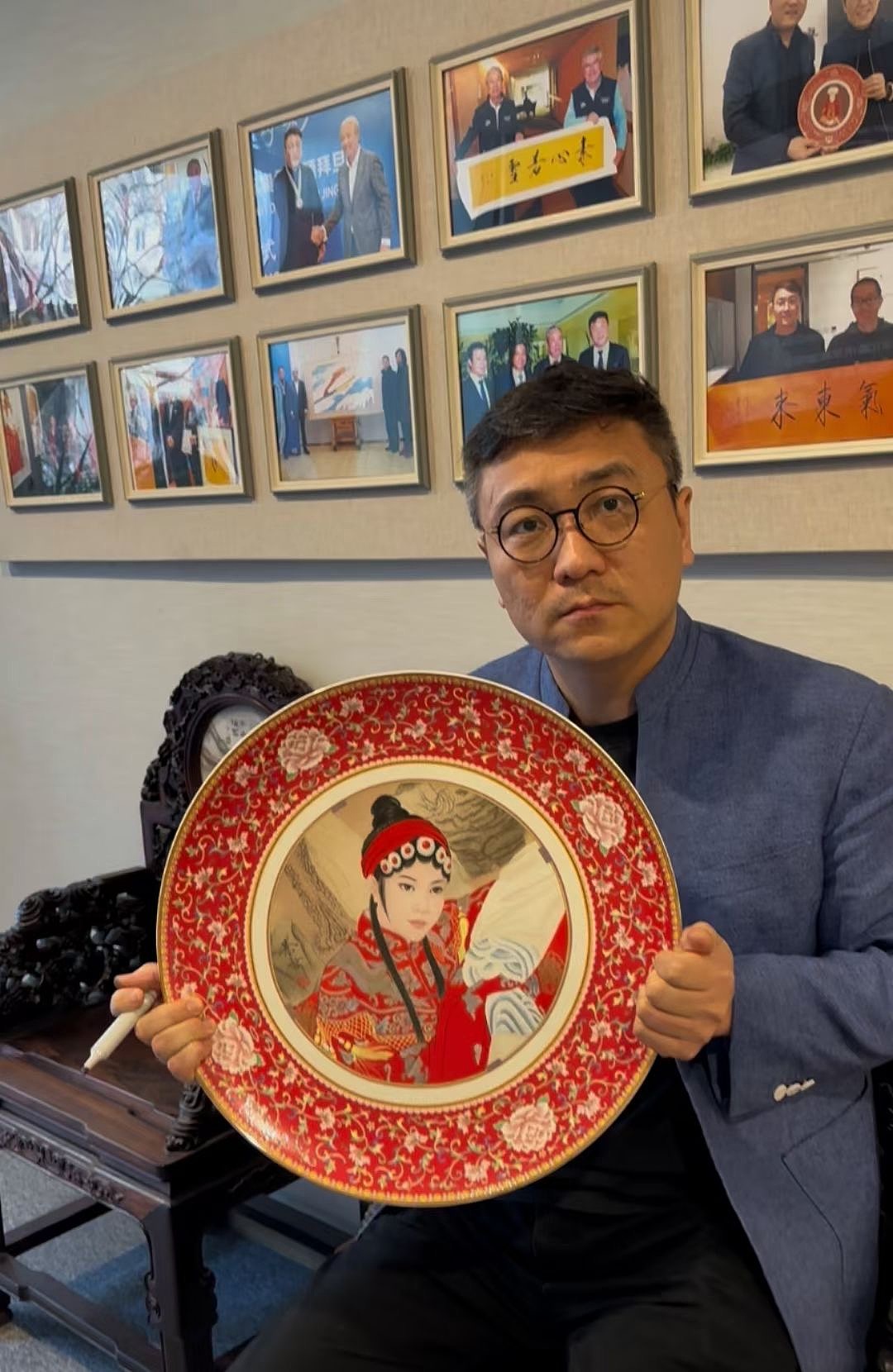 崔景哲《中国红》 珐琅彩瓷盘41公分