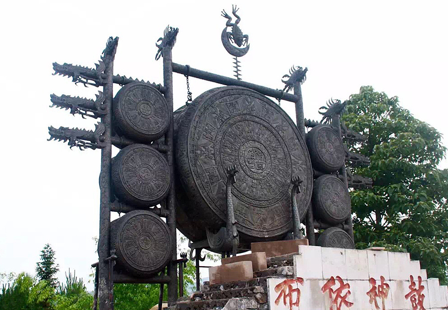 公共雕塑-布依神鼓