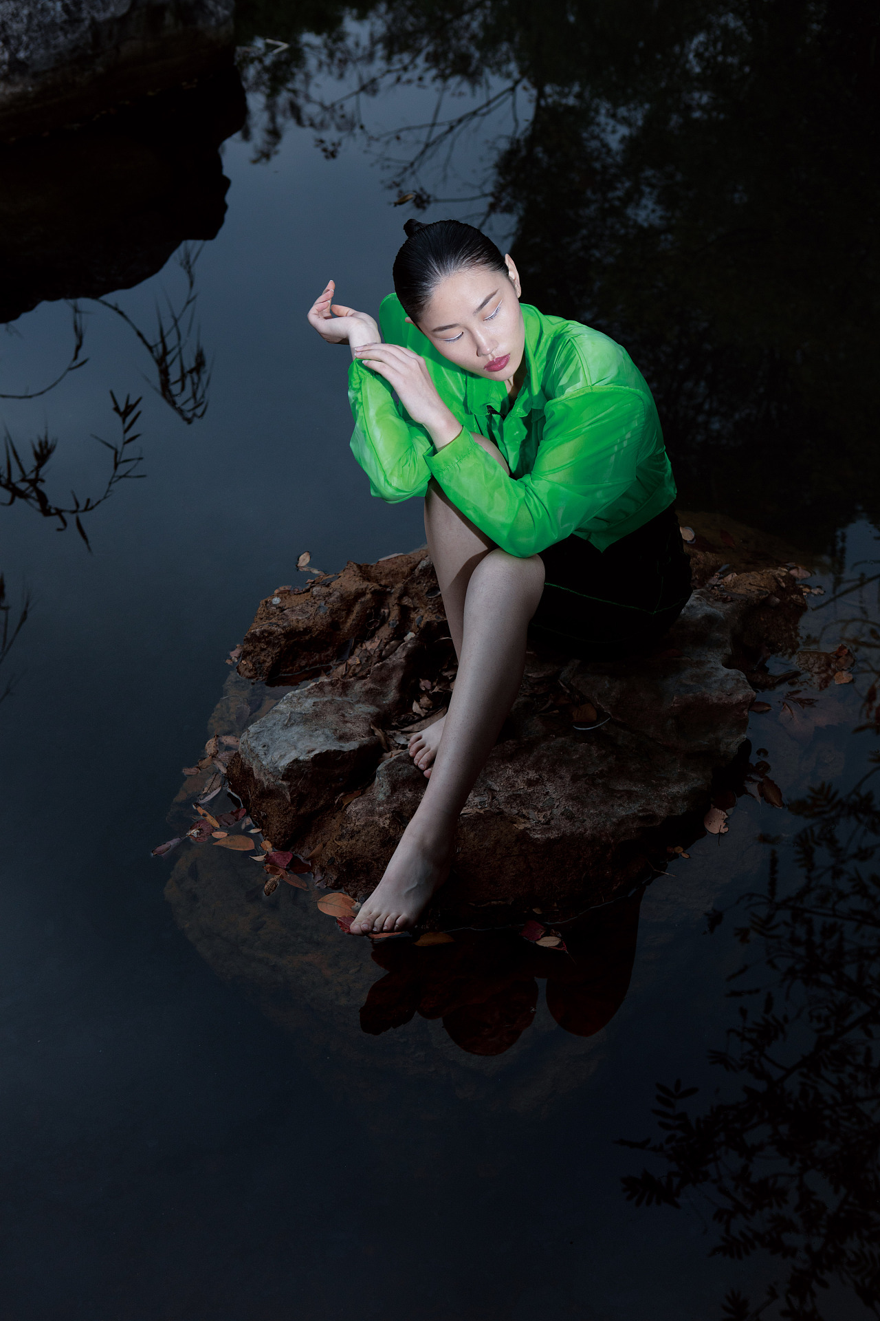 挑灯寻人（图ZMTk2NjIwMzE2） - 时尚/艺术摄影 - 站酷设计师ChristianWu大雄原创素材 - 站酷ZCOOL