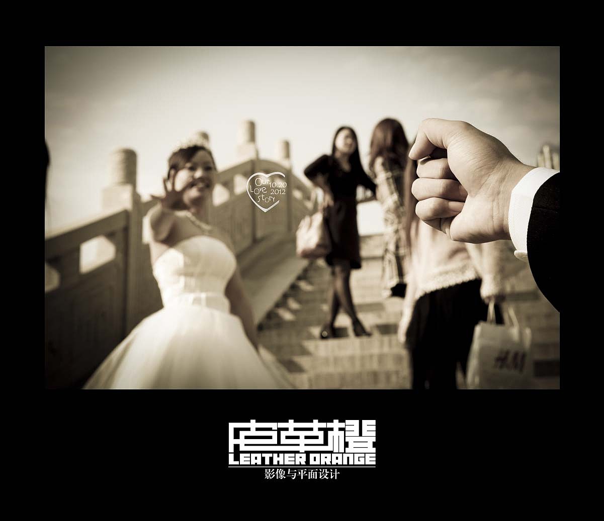 发现瞬间的感动,轻轻记录下您的婚礼的每一个细节——皮革橙影像与平面设计。