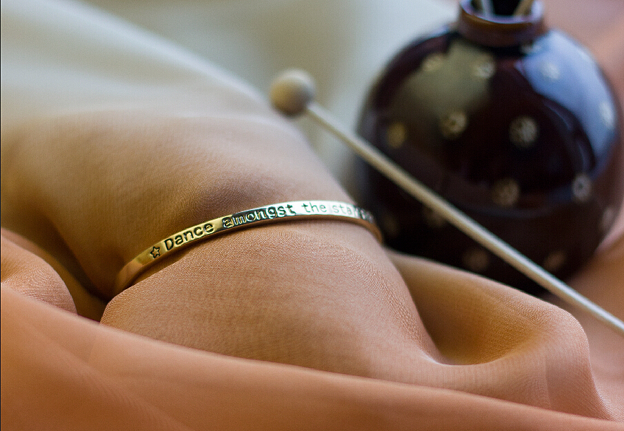 手饰（图ZMzk4NDE1NDQ=） - 产品摄影 - 站酷设计师aokisym原创素材 - 站酷ZCOOL