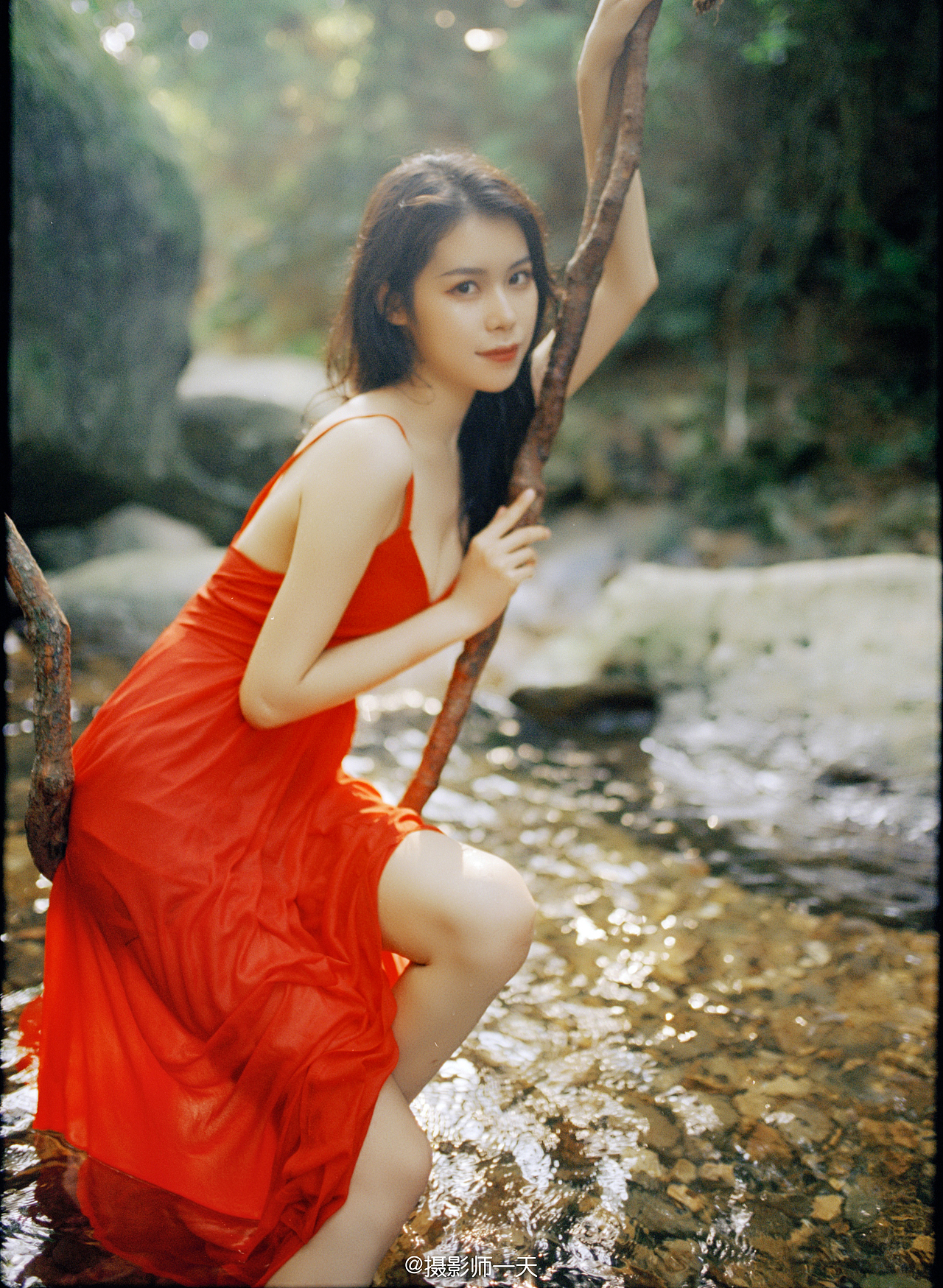 红色的情绪（图ZMjIxMzk3OTMy） - 人像摄影 - 站酷设计师摄影师一天原创素材 - 站酷ZCOOL