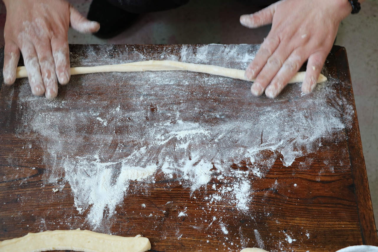 【新年纪实】家庭新年春节美食之【亲手做炸麻花】,原图绝无ps,附带小