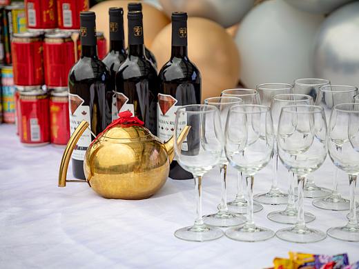 果盘碟子盘子喜糖茶壶迎宾台喜字贴名册红酒酒杯