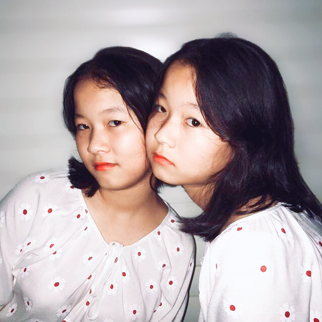 人物头像——我的两个双胞胎妹妹