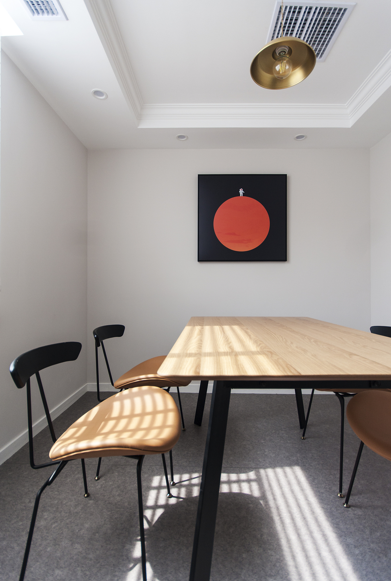 认真专业,还要有趣——极低成本的留学公司软装项目