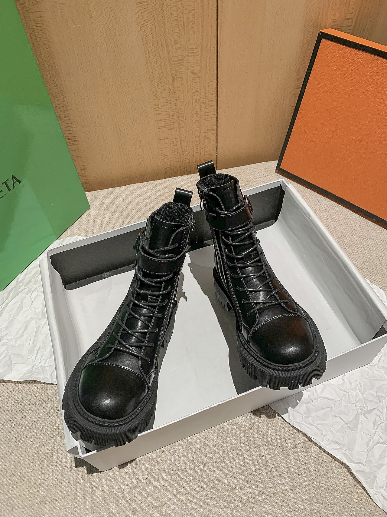 酒店风鞋子拍摄，2020年淘品牌主打风格（图ZMjI2MTQ0NDIw） - 产品摄影 - 站酷设计师吴小黑style摄影原创素材 - 站酷ZCOOL