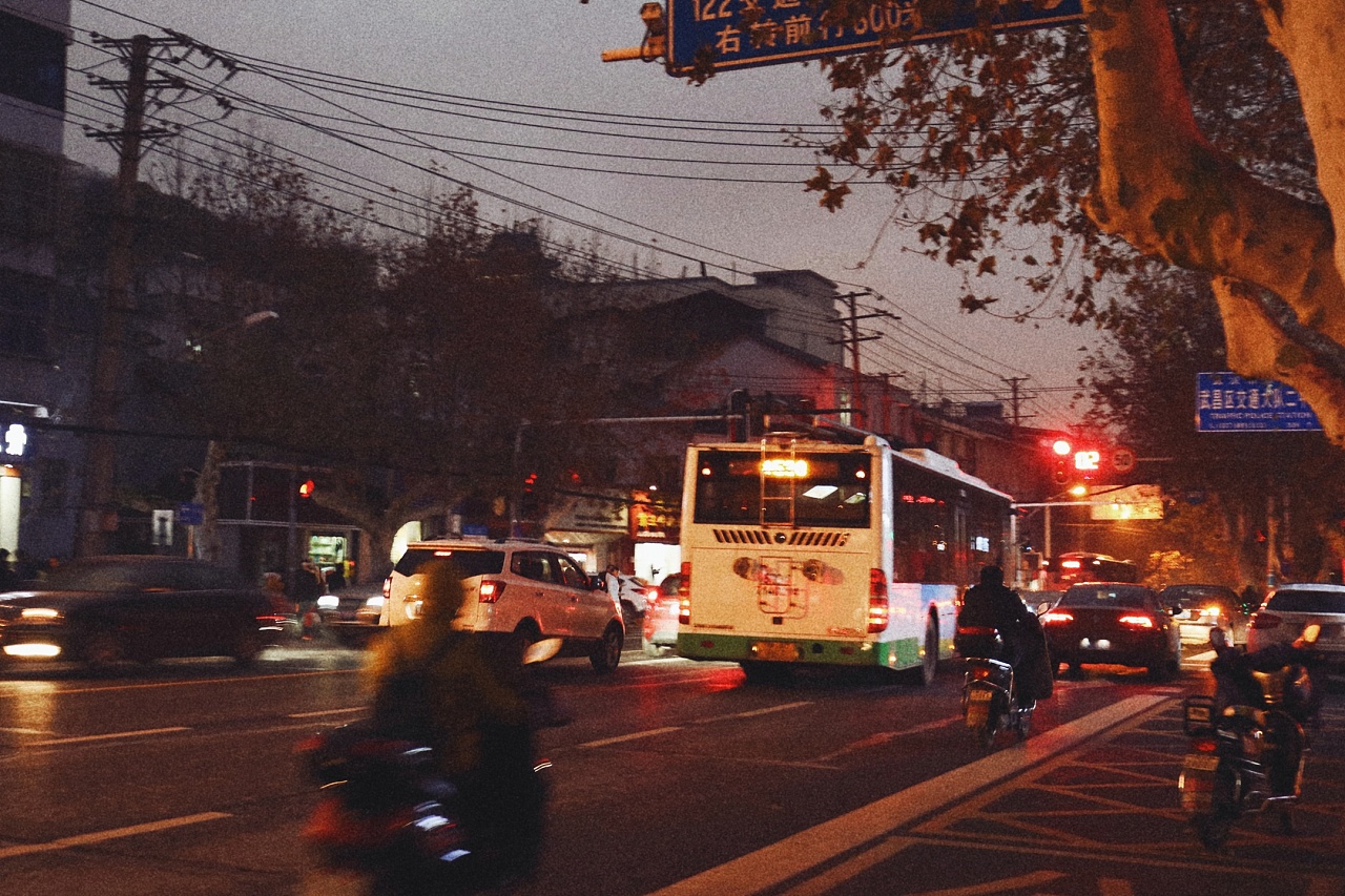 武汉冬夜的街头