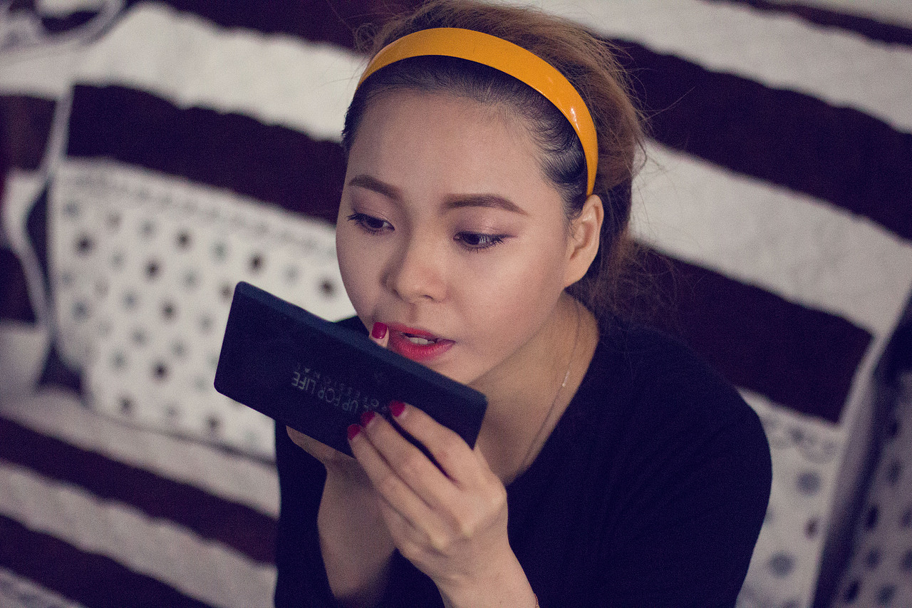 围观”网红“化妆啊