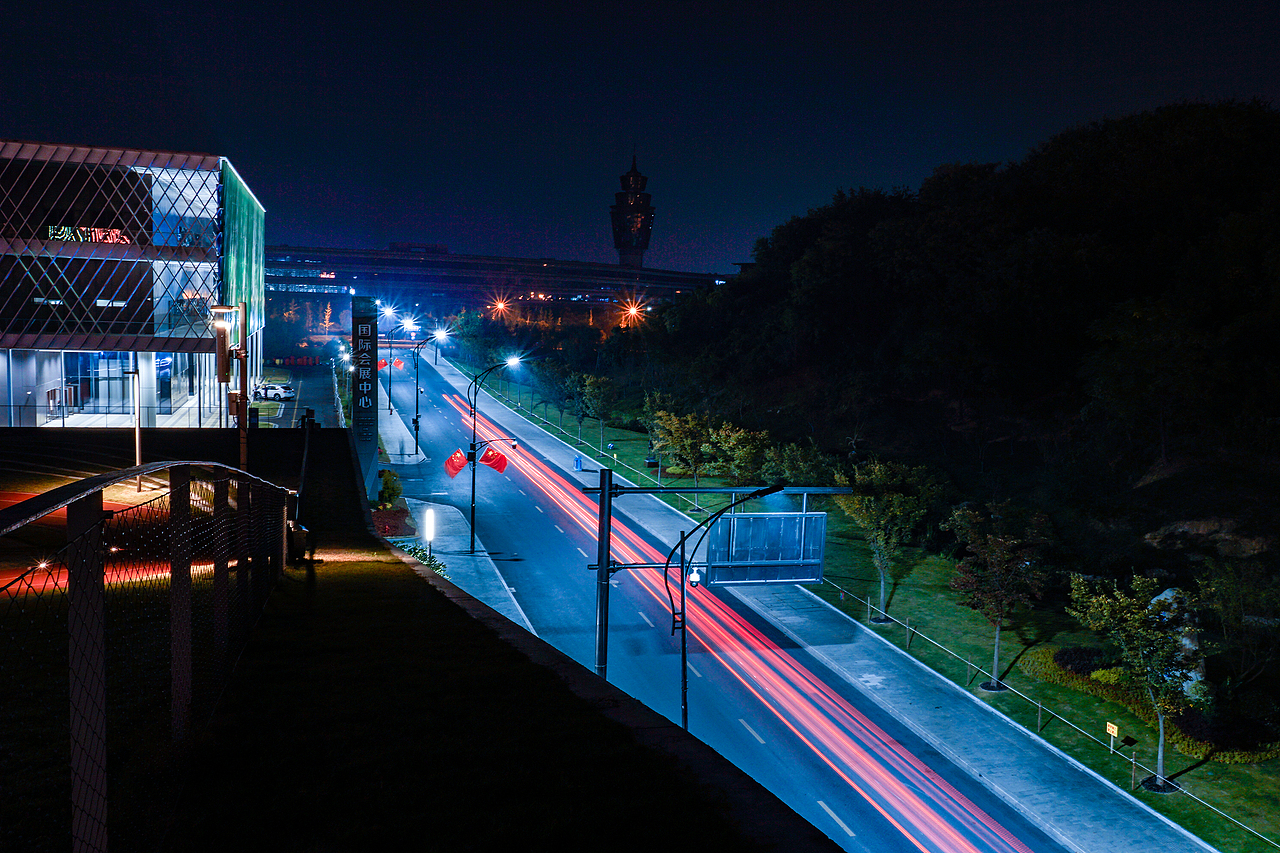 几张晚上的道路长曝光,感觉不是特别好,希望大家能给点意见