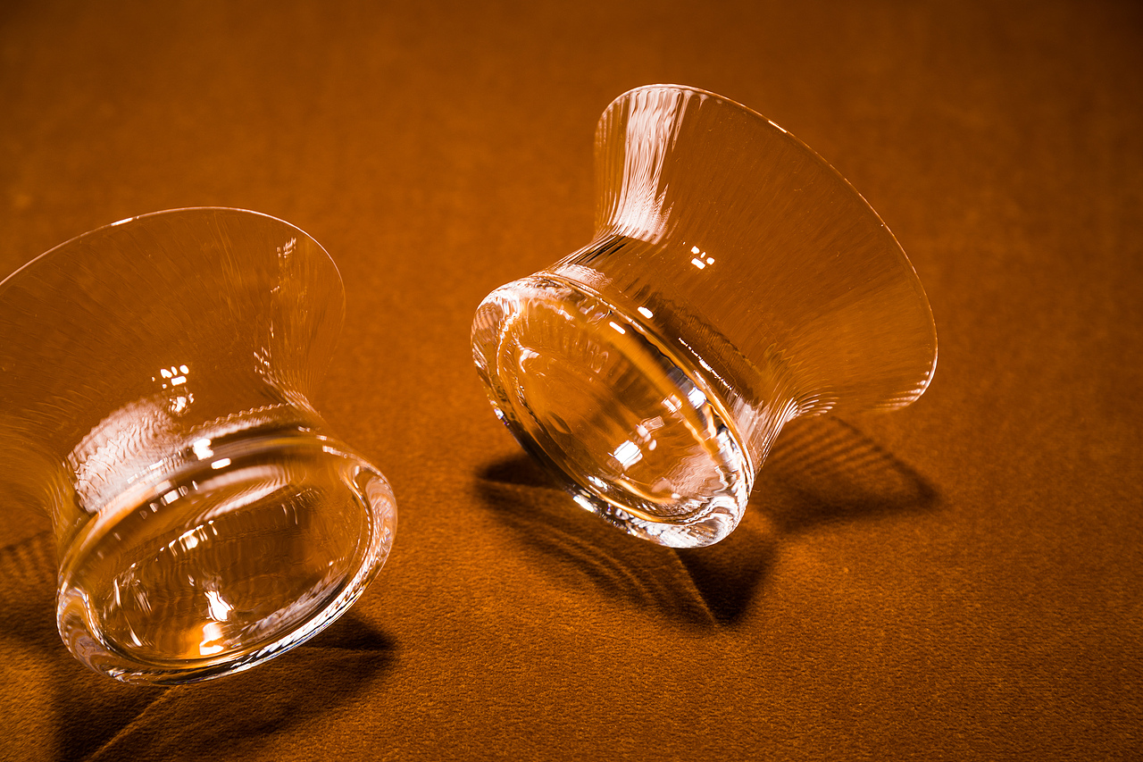 《It's You》| 旋转杯 | 水杯 | 玻璃杯 | 酒杯 | 饮具（图ZMzM5NzkwOTUy） - 产品摄影 - 站酷设计师一毛拍美器原创素材 - 站酷ZCOOL