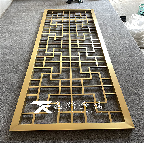 10mm铝雕梅花花格屏风、拉丝钛金铝雕玄关隔断