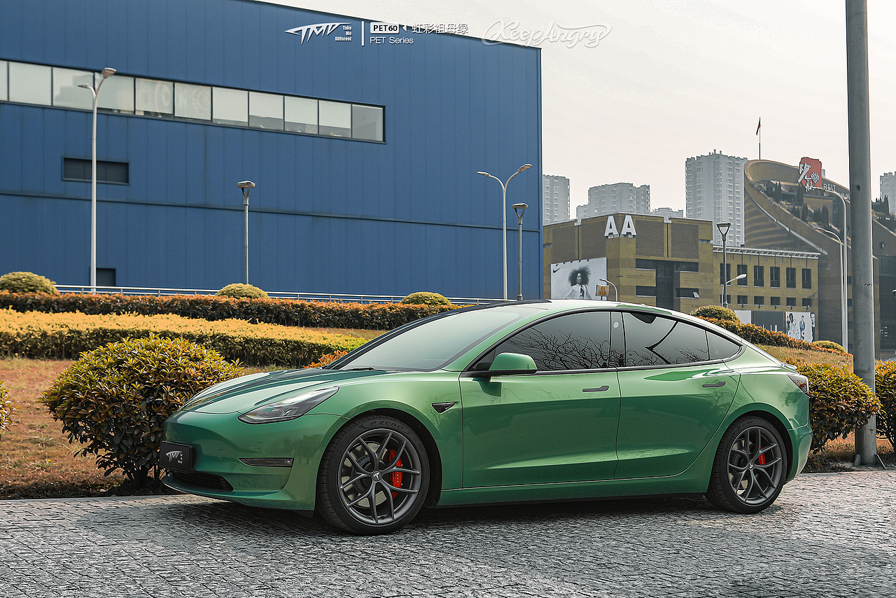 特斯拉model3改色 | 虹彩祖母绿