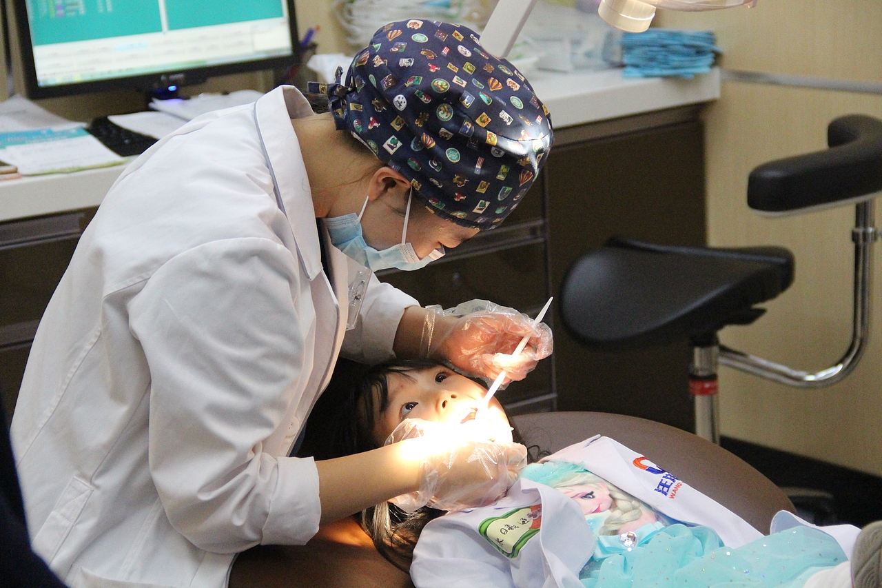 汪洋齿科第56届“我是小牙医”公益体验活动（图ZODk0MzI1Njg=） - 人文/纪实摄影 - 站酷设计师牛鼻子贱哥原创素材 - 站酷ZCOOL