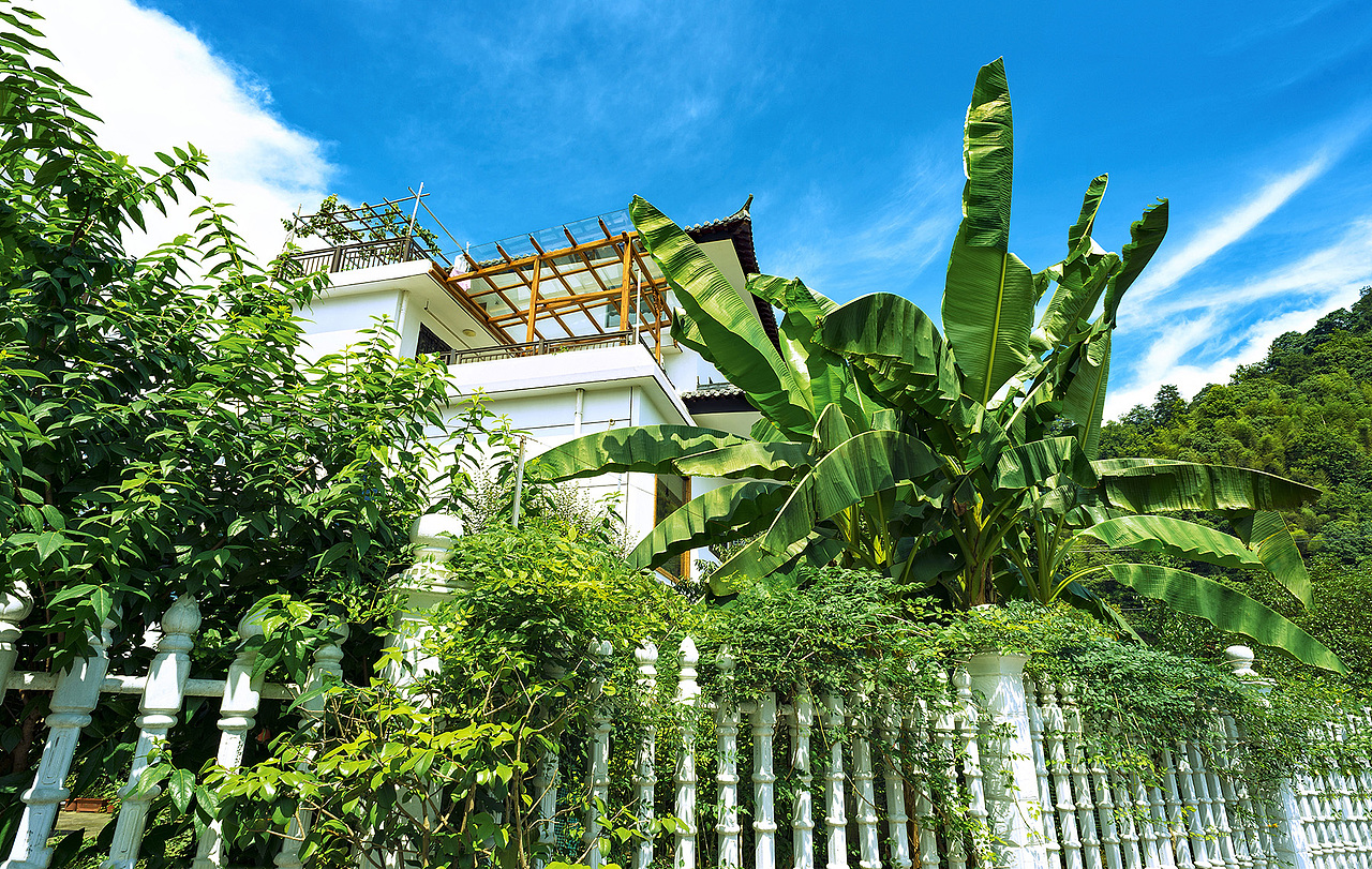 旅行有一个可以回去的地方,而流浪没有。。。