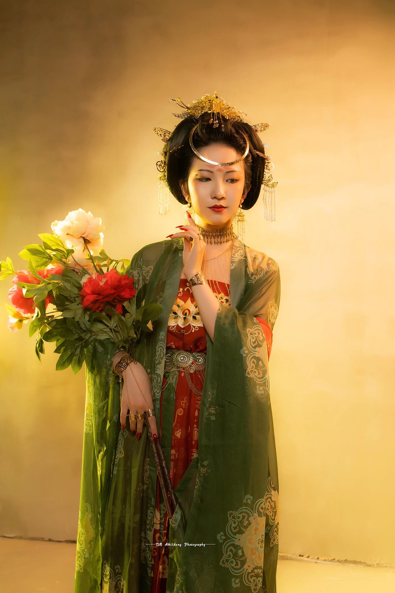 汉服·漫展拍摄·他乡遇故人（图ZMjQ2NTg2MzQ4） - 人像摄影 - 站酷设计师大冰映像原创素材 - 站酷ZCOOL