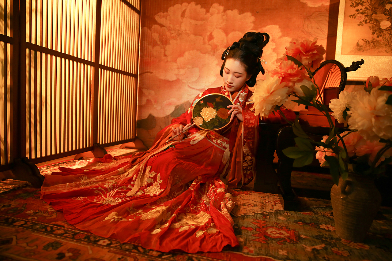 昨夜雨疏风骤,浓睡不消残酒