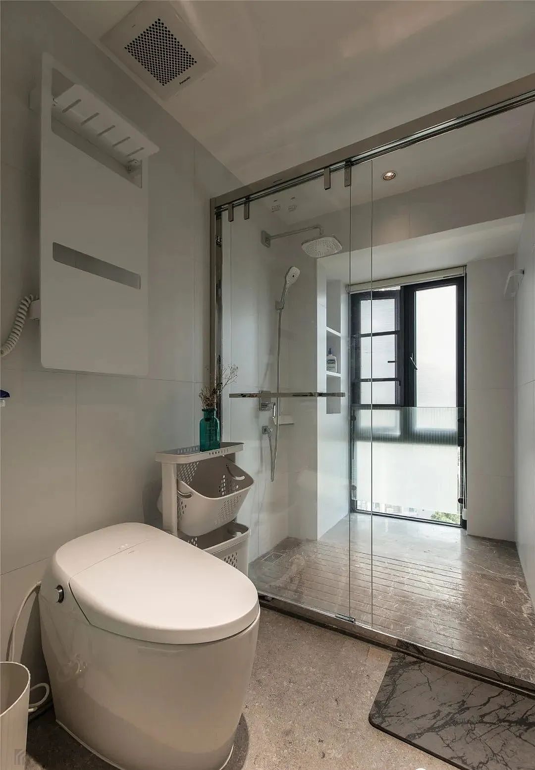 114m²简约温馨三居,白色+克莱因蓝的搭配,明净又高级