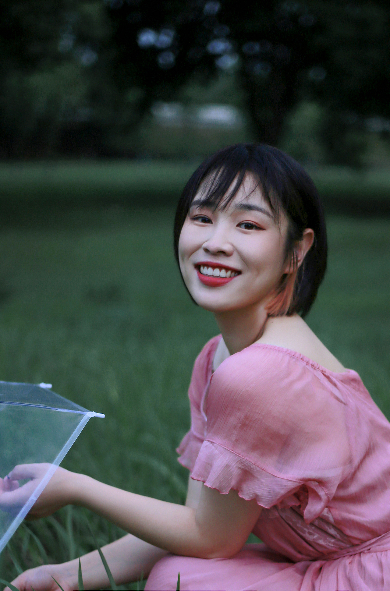 嘿，姑娘，你的笑里带着一点甜~