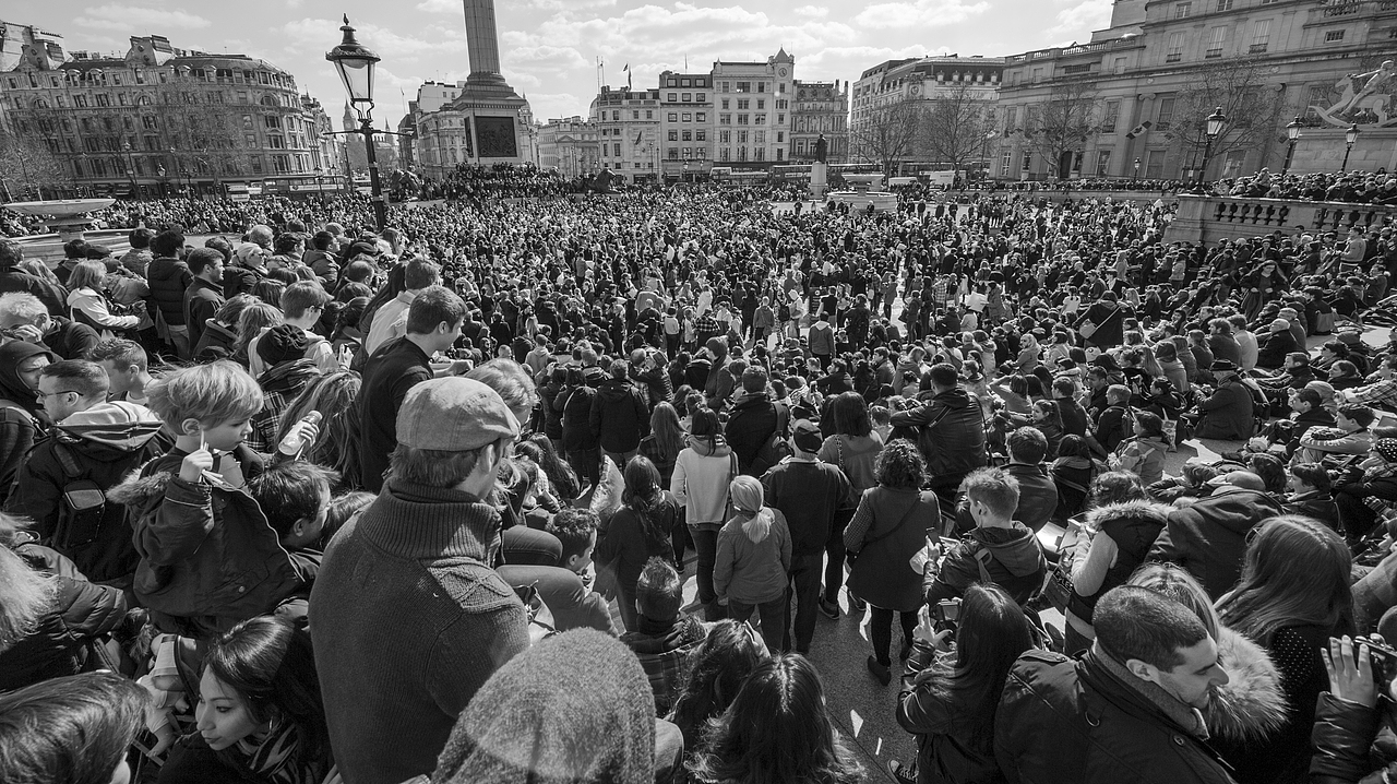 World Pillow Fight Day. London（图ZOTg4Nzc2OA==） - 人文/纪实摄影 - 站酷设计师秋千上的树叶原创素材 - 站酷ZCOOL