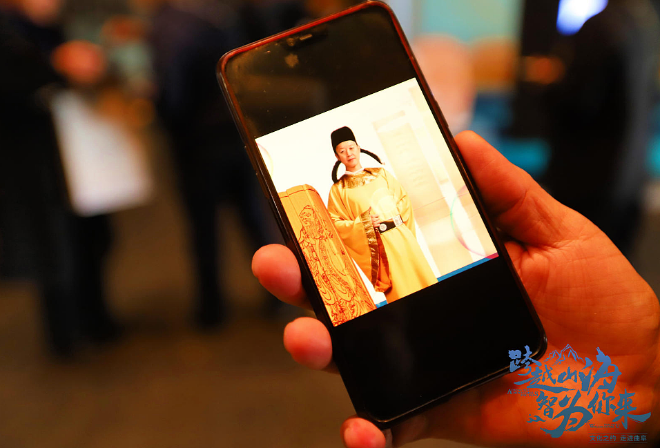 时光照相机拍出20年前的你无绿幕一键抠像网红互动拍照（图ZMjk0NjQ0NjE2） - 人机交互 - 站酷设计师南京慧极光科技原创素材 - 站酷ZCOOL