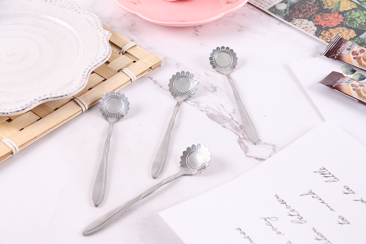 C03-餐具\V32向日葵小勺子