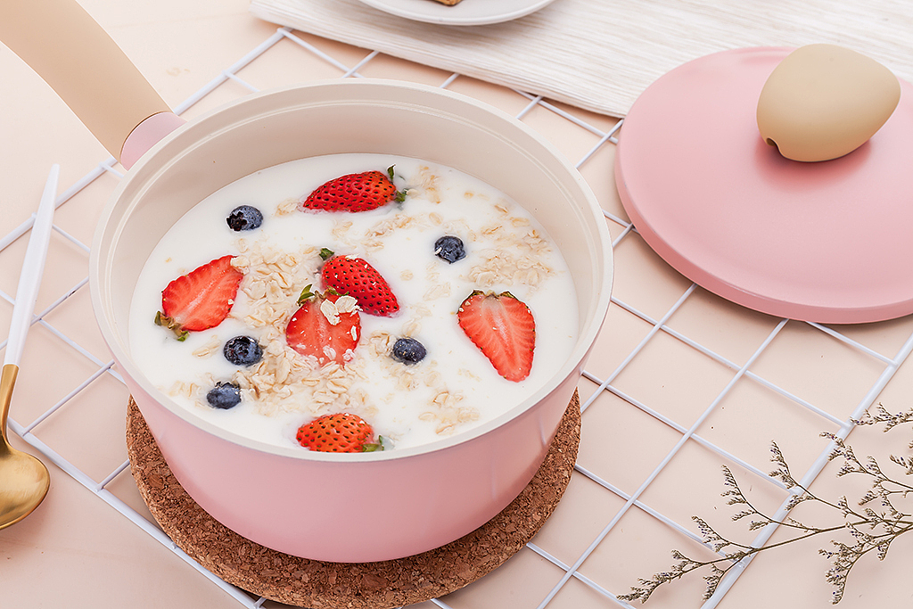 乐扣乐扣宝宝美食酸奶辅食锅奶锅不粘锅淘宝静物拍摄（图ZMTQ2MDU2NDEy） - 产品摄影 - 站酷设计师芷君视觉原创素材 - 站酷ZCOOL