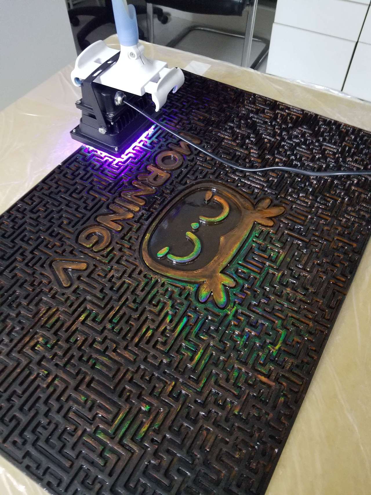 感温变色logo牌（3D打印＋滴胶夜光粉+感温颜料+光油）（图ZMjAxMTc2MjI0） - 其他手工艺 - 站酷设计师吴杨峰原创素材 - 站酷ZCOOL