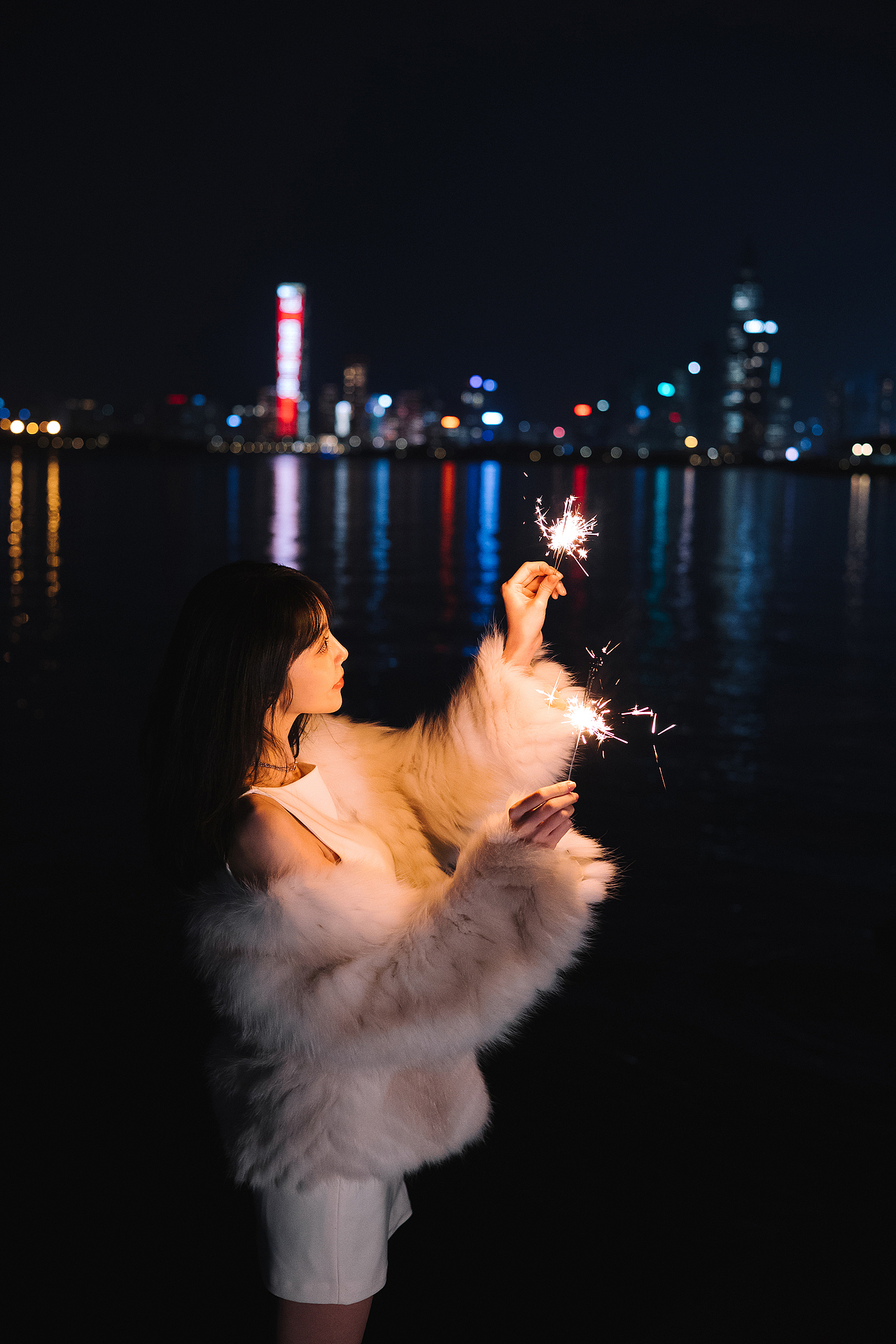 写真_仙女棒烟花（图ZMjg2MjIxNDQ4） - 人像摄影 - 站酷设计师没电的火牛原创素材 - 站酷ZCOOL