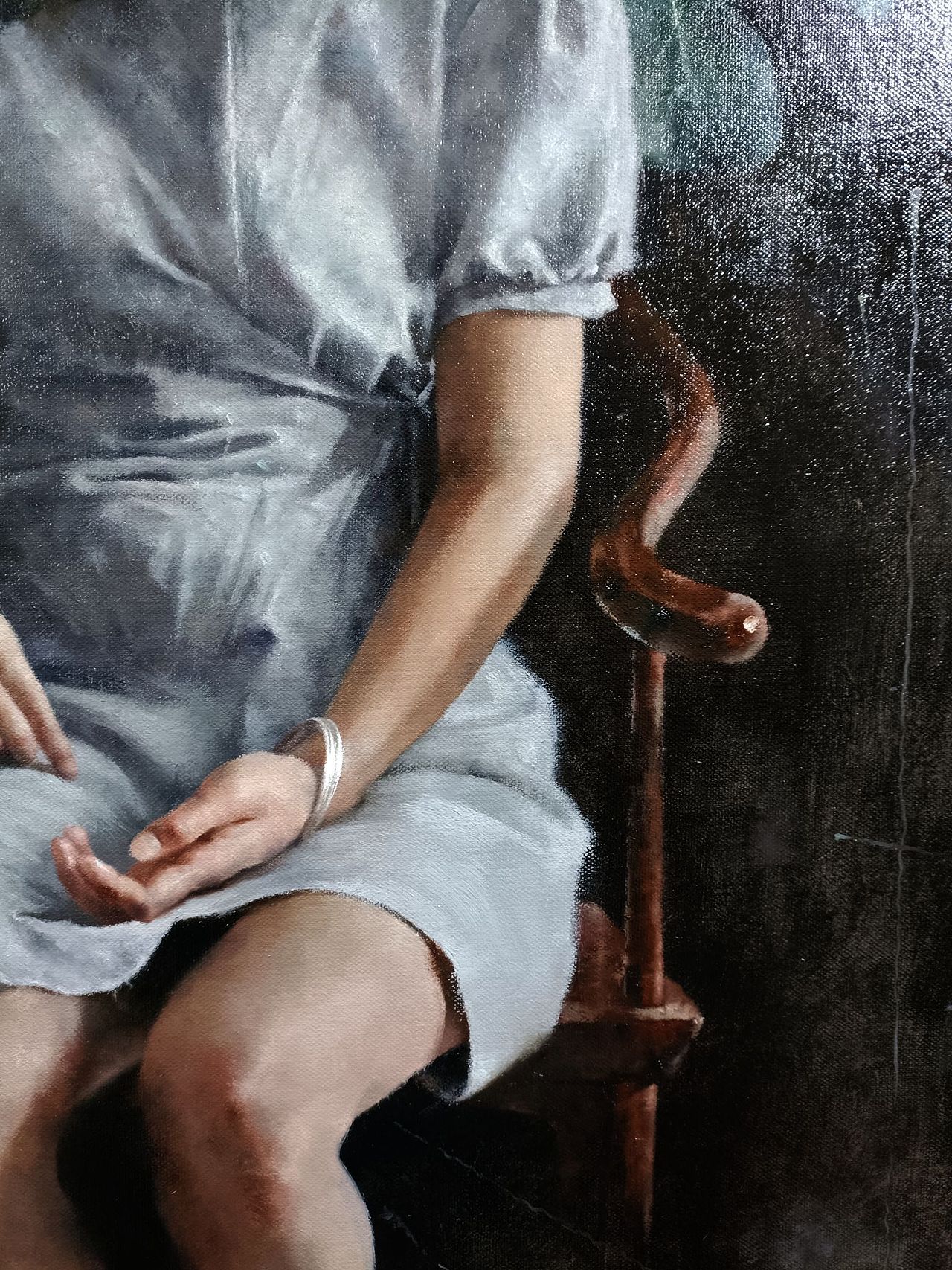 琴叶榕前的女孩