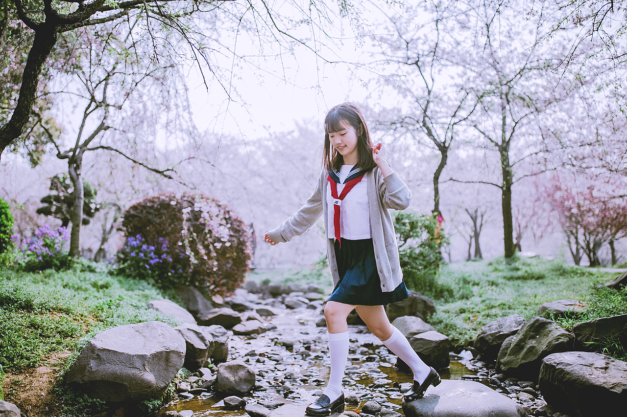 【花想】樱花制服少女写真（图ZNDU5NjgzNjA=） - 人像摄影 - 站酷设计师suansuan33原创素材 - 站酷ZCOOL