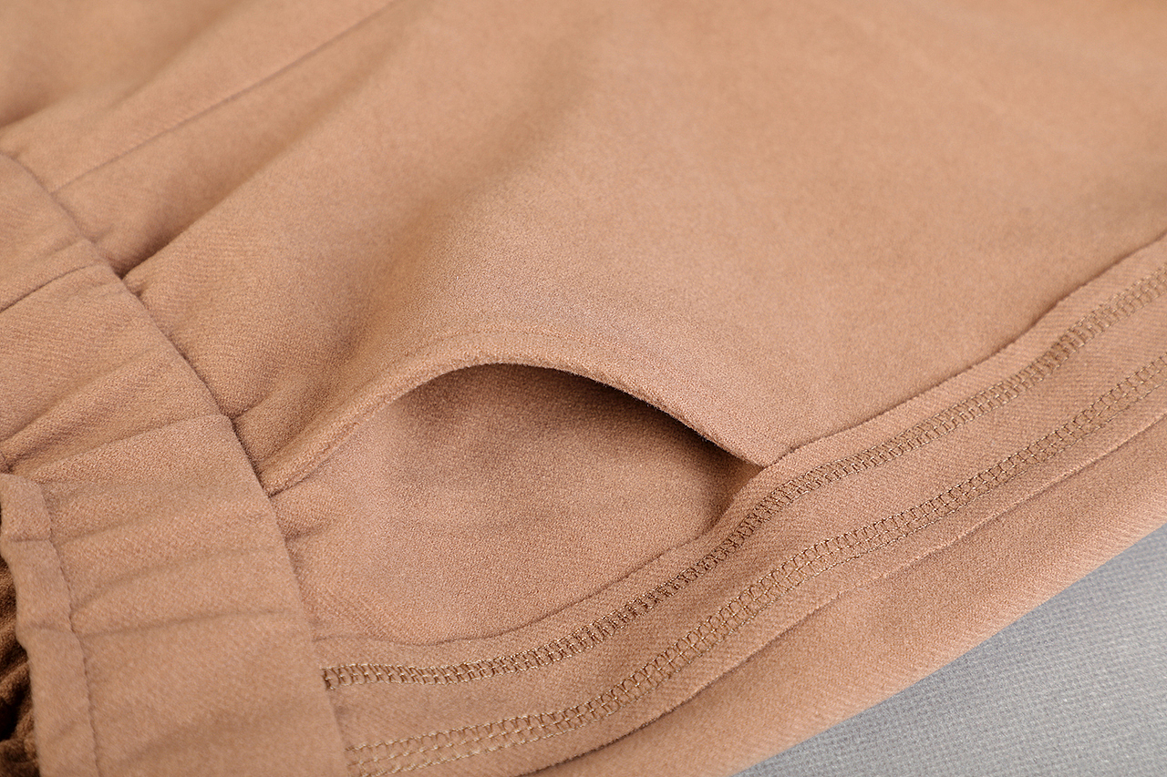 针织衫 羽绒服 毛衣 休闲裤服装静物 白底图场景图摄影（图ZMTg3MzAzNTE2） - 产品摄影 - 站酷设计师cofuns原创素材 - 站酷ZCOOL