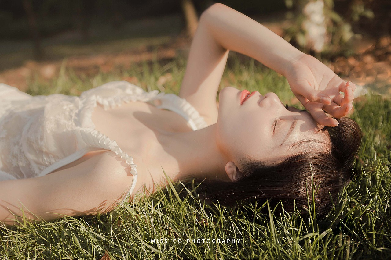 夏日独奏曲（图ZMjIwOTcyOTM2） - 人像摄影 - 站酷设计师CC小姐呀原创素材 - 站酷ZCOOL