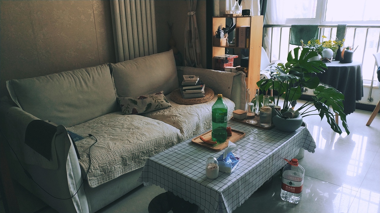 今天来晒晒我的日常生活 打扫房间 吃吃东西 做做复盘 拍拍照 修修图