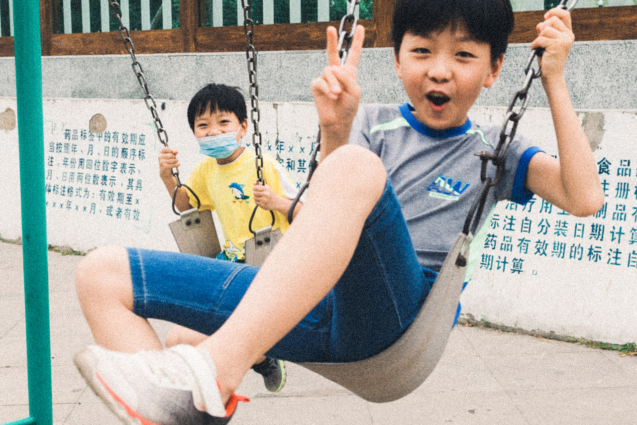 河边漫步（清）