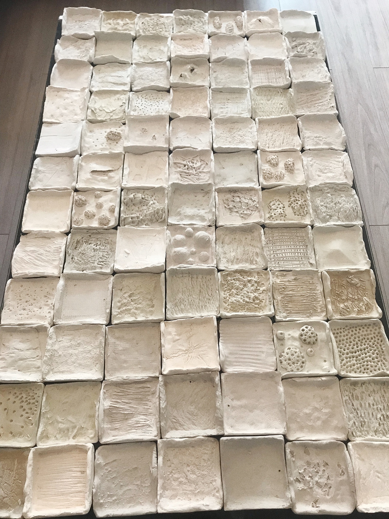 2米×0.7米 br>材质:瓷泥 br>烧制温度:1280℃ br>