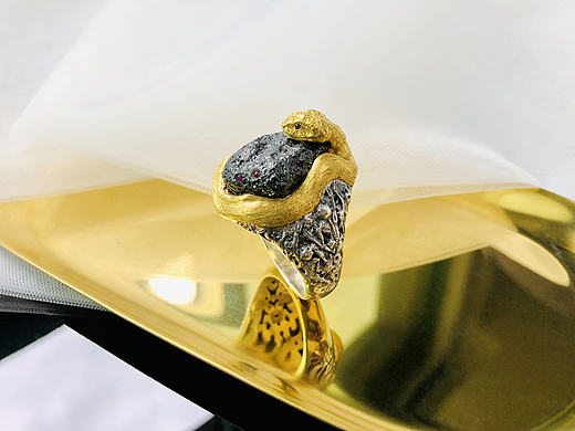 设计师作品|足金蛇戒指陨石