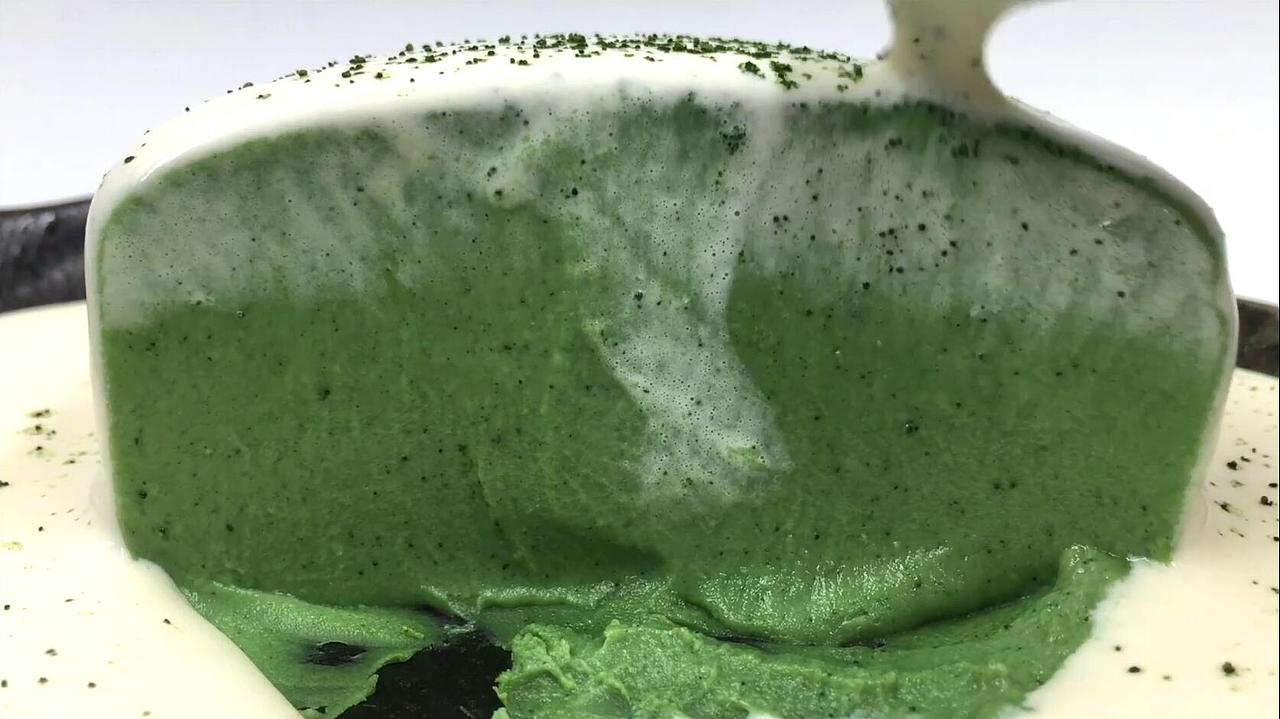 抹茶雪山奶冻,入口轻柔嫩滑,浓郁抹茶,清爽不腻。