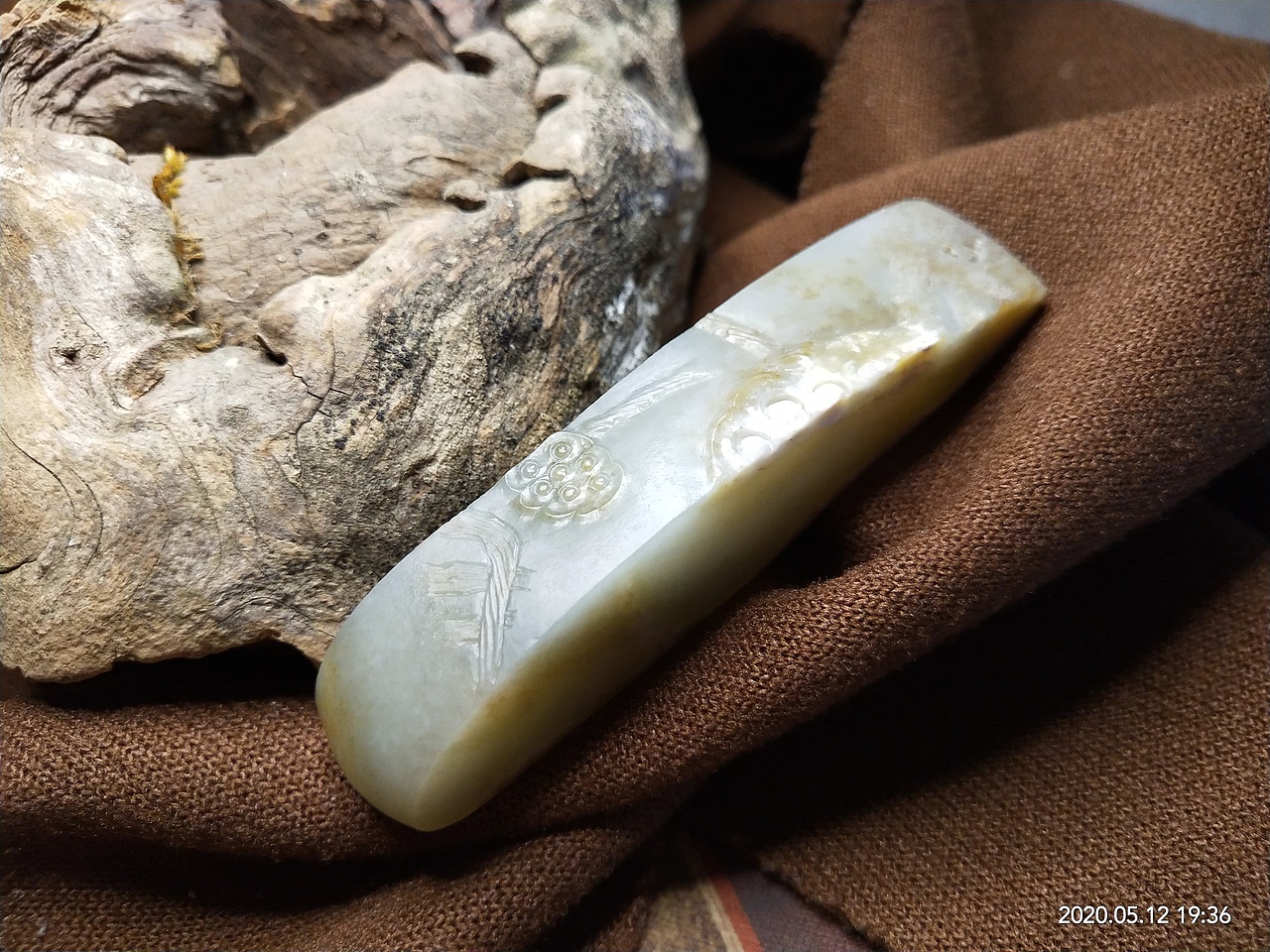 籽料年年有余西域玉雕大师许像元玉雕作品俏色手玩件