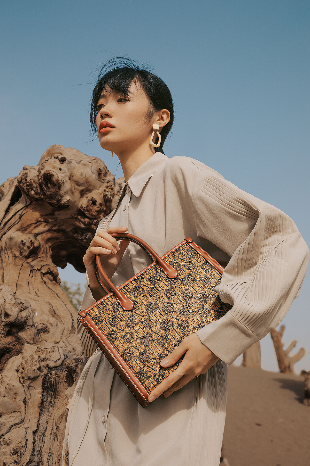 敦煌一组商业拍摄 包包 服装 等品牌