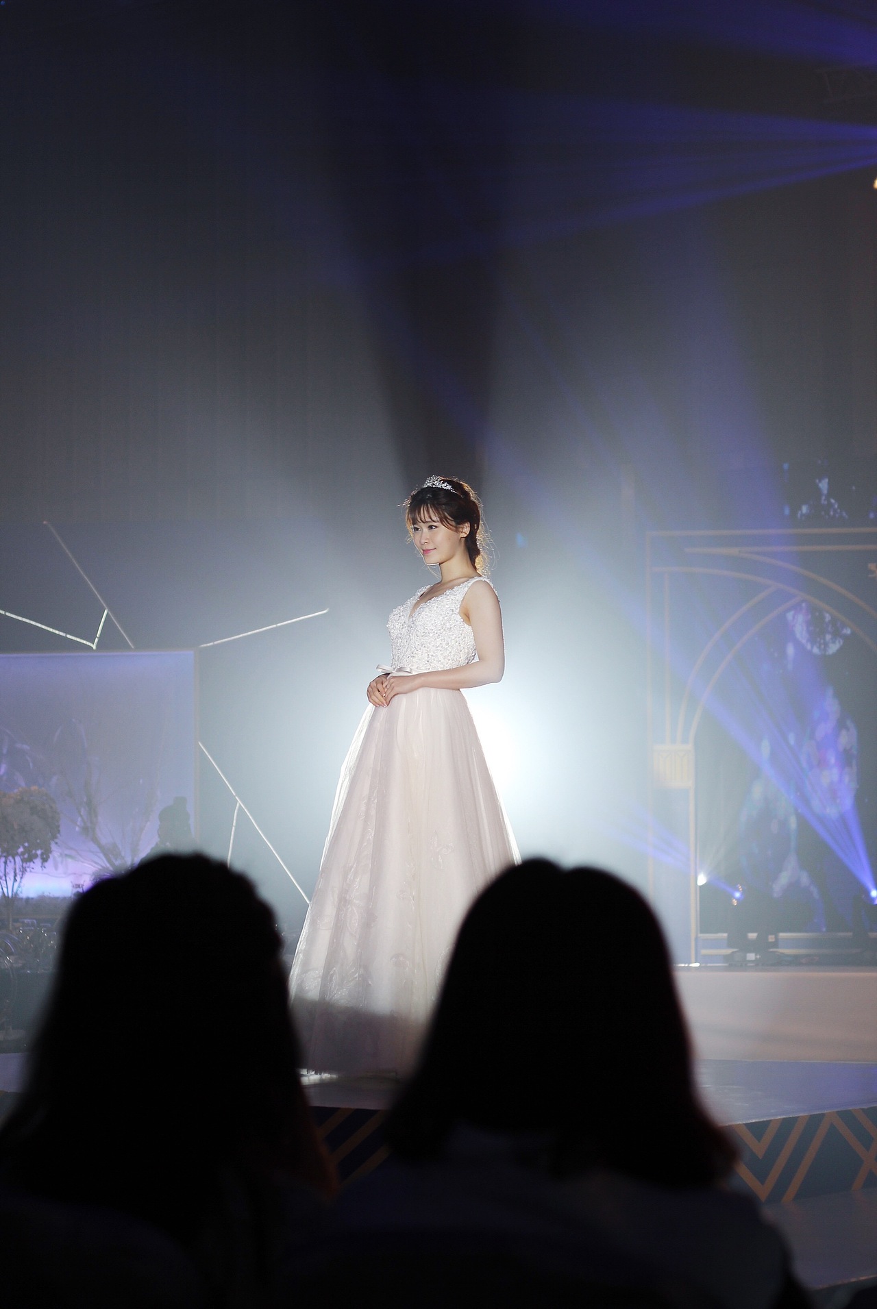 婚纱展（图ZNDQ3MDI2ODQ=） - 人像摄影 - 站酷设计师易易易易易5原创素材 - 站酷ZCOOL