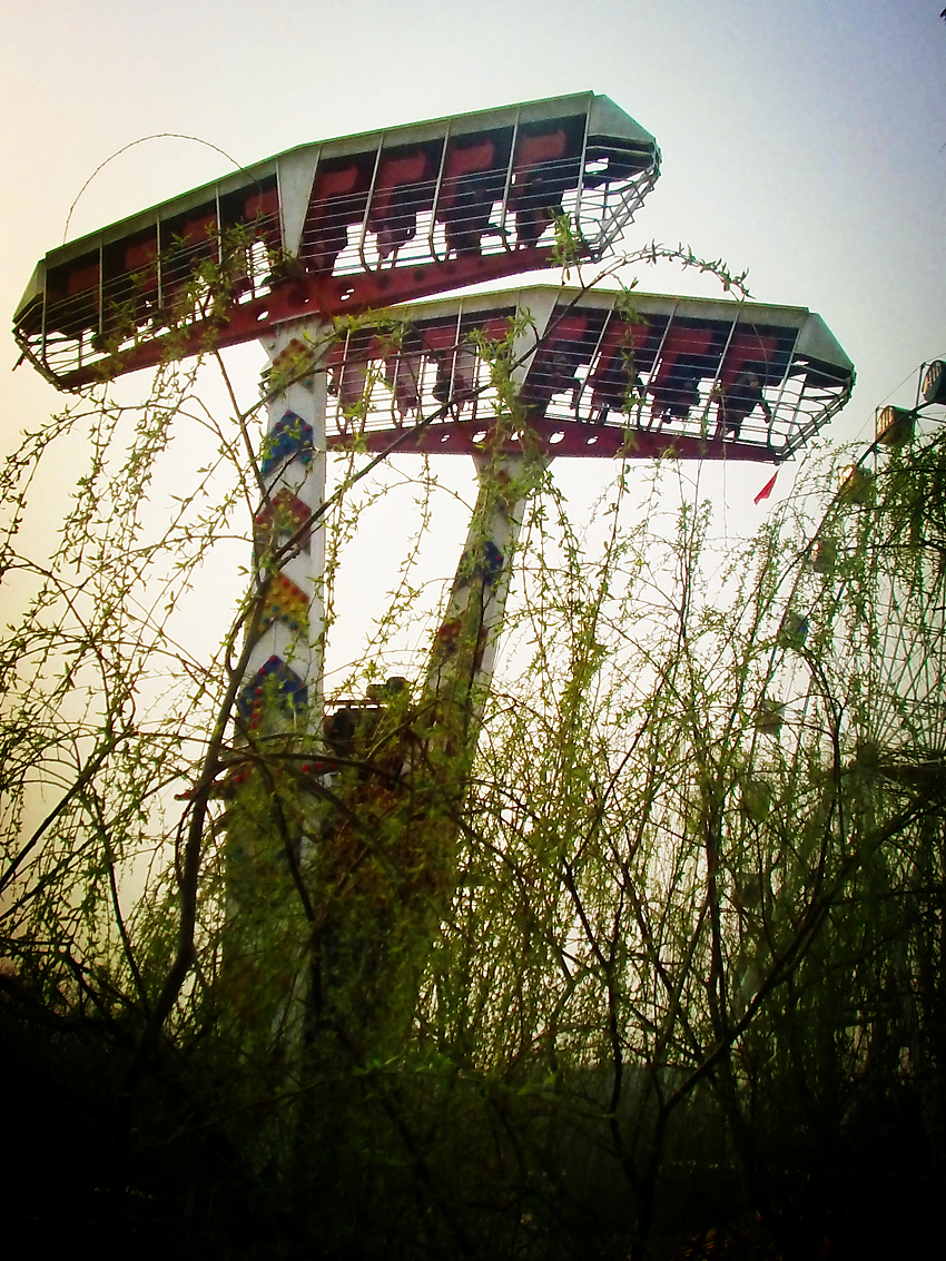 人在上空中倒坐是什么感觉,二个字:害怕……