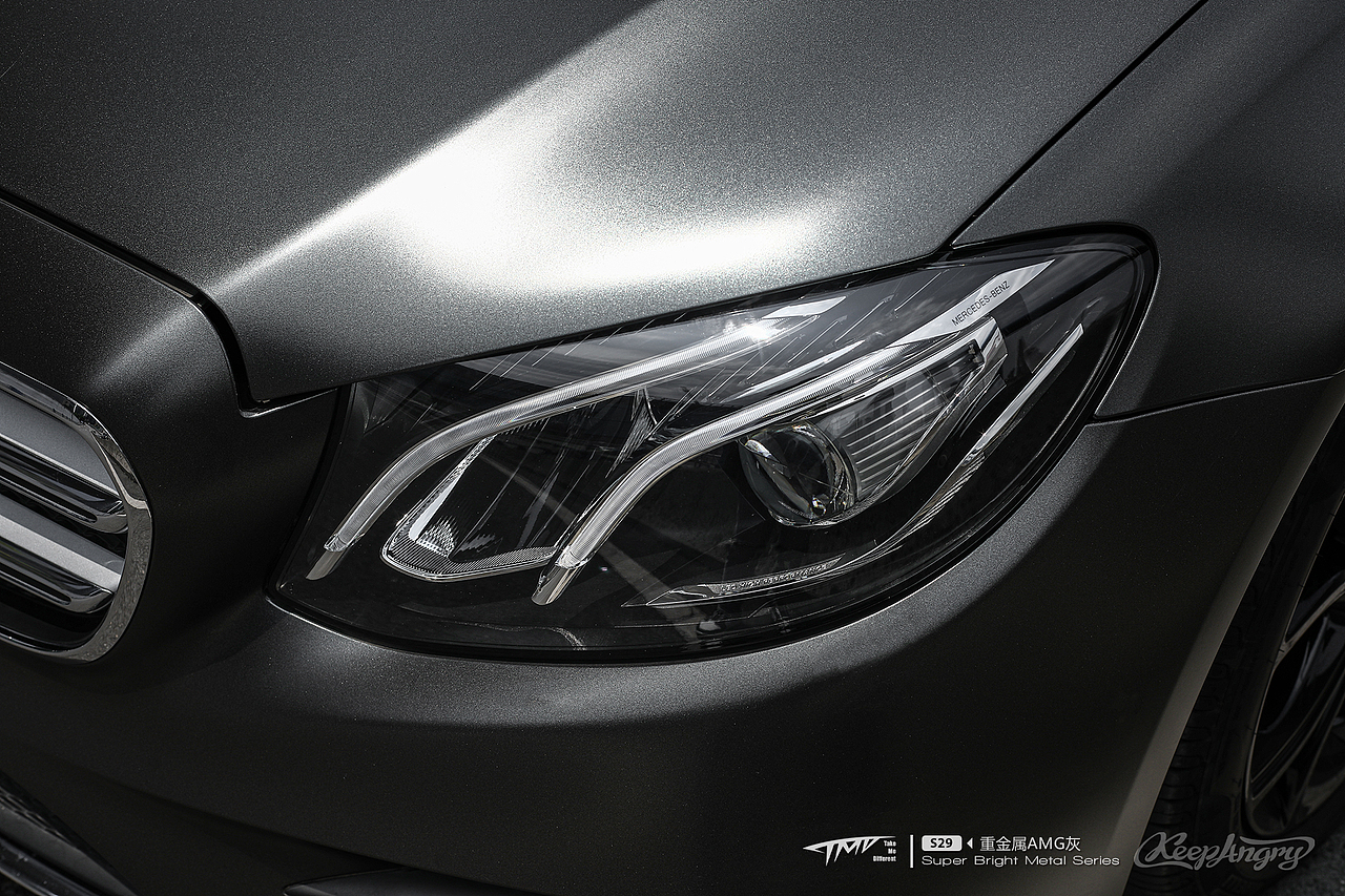 奔驰e300装贴amg灰