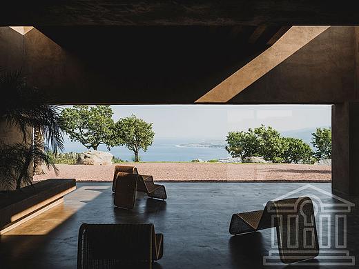 一处极简主义度假区与地中海景观融为一体